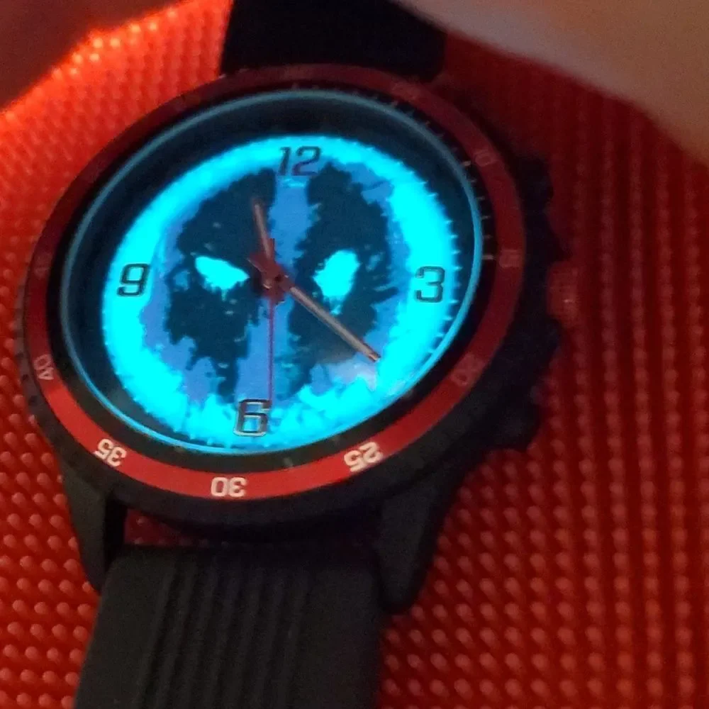 Marvel‎ Deadpool Wristwatch Black Red Case Indiglo Black Silicone Band Analog